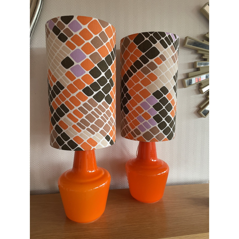 Paire de lampe de chevet en opaline orange et leur abat-jour en tissu vintage Mosaic