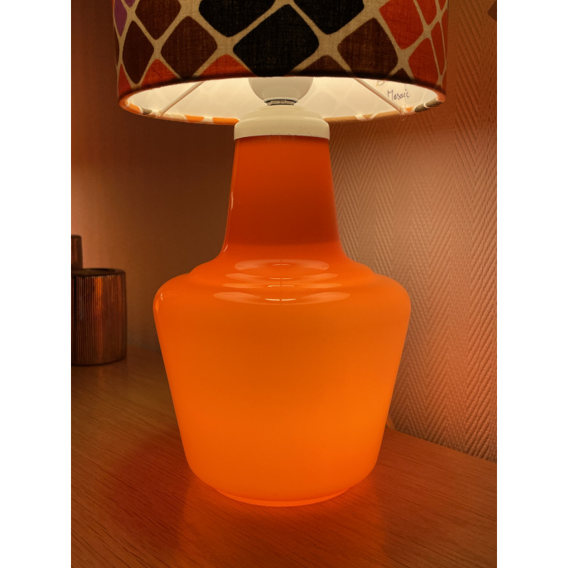 Paire de lampe de chevet en opaline orange et leur abat-jour en tissu vintage Mosaic