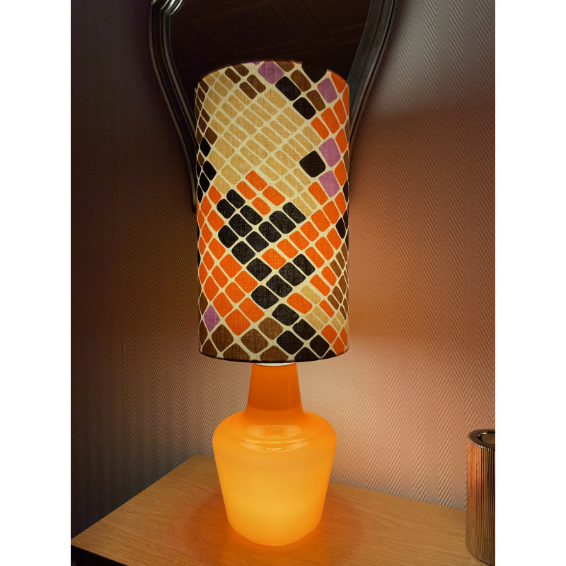 Paire de lampe de chevet en opaline orange et leur abat-jour en tissu vintage Mosaic