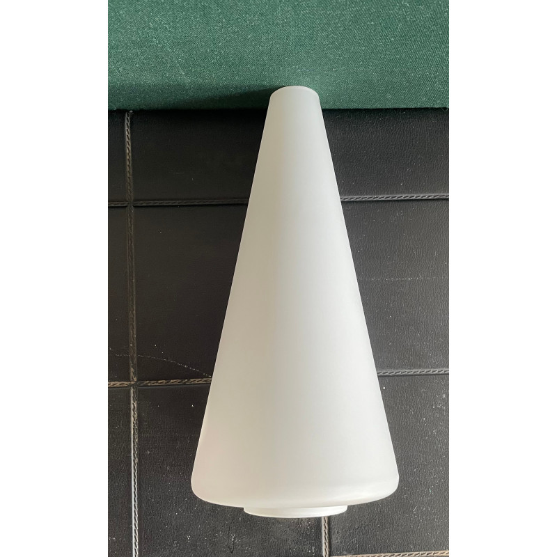 Fugue opaline blanc mat H20cm / Diam. 2,7 et 9,5cm / Ouv. 4,3cm