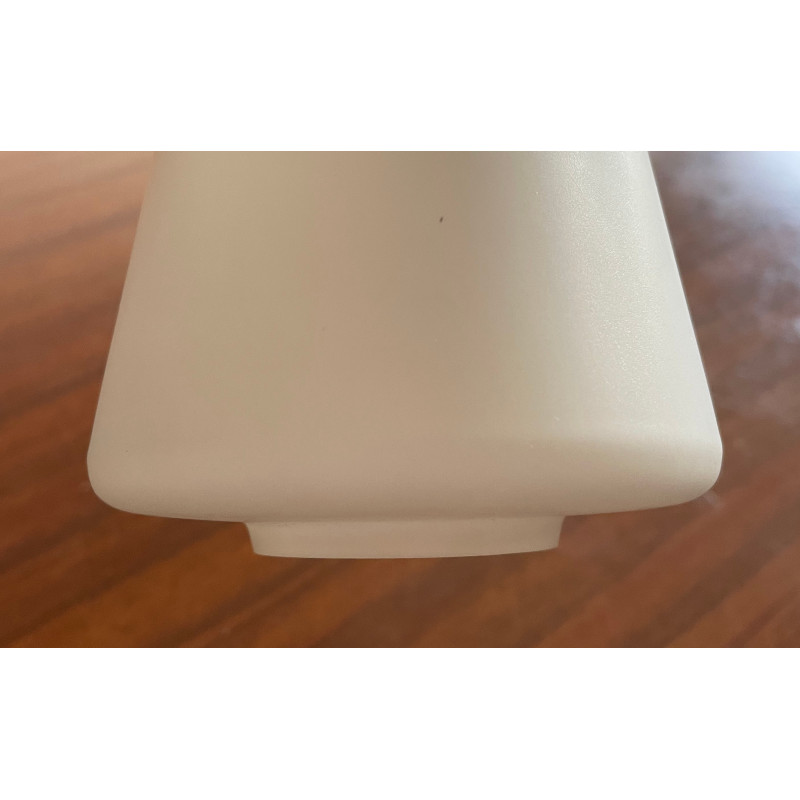 Fugue opaline blanc mat H20cm / Diam. 2,7 et 9,5cm / Ouv. 4,3cm