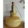 Lampe opaline beige Trombone H80 D30 - tissu vintage 1970