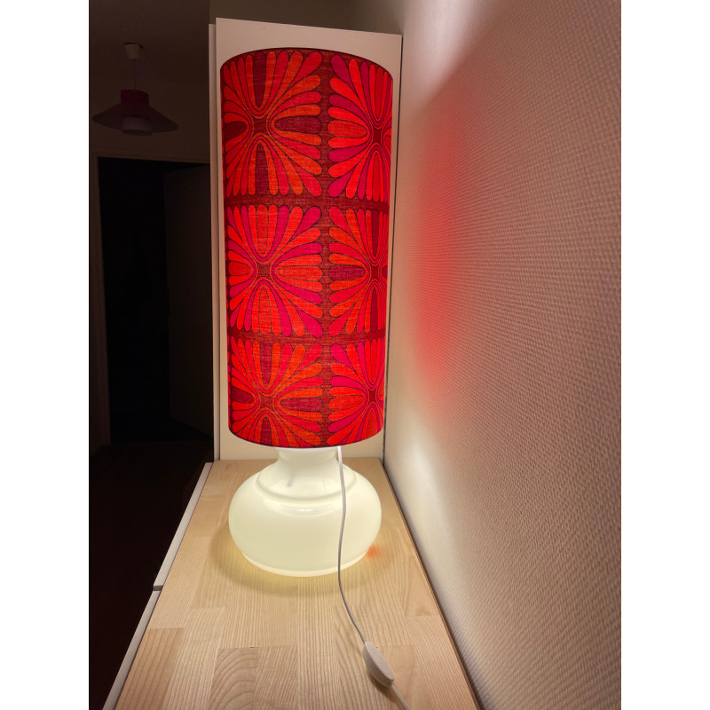 Lampe à poser Pausa rouge - opaline blanche et tissu vintage