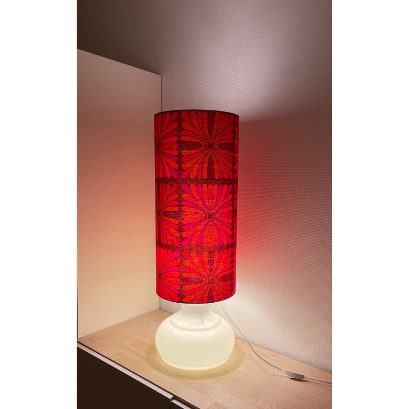 Lampe à poser Pausa rouge - opaline blanche et tissu vintage